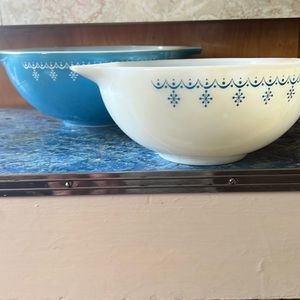 Vintage Pyrex Snowflake Blue, Snowflake Garland, Cinderella MIXING/NESTING Bowls